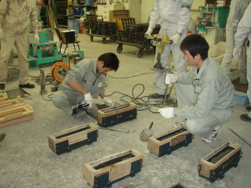 曲げ強度試験用供試体の作製