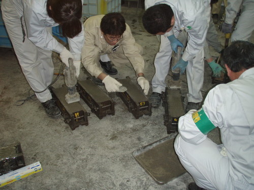 曲げ強度試験用供試体の作製